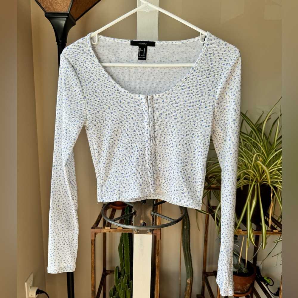 Forever 21 Floral Hook and Eye Closure Crop Top